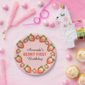 ベリーの最初の誕生日ベリーガールピンクストロベリー ペーパープレート (パーティー)