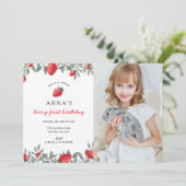 ベリーの1歳の誕生日 | いちごの誕生日フォト 招待状 (スタンド正面)
