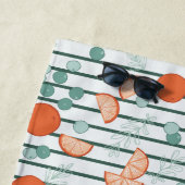 ベリーシトラス – ダークグリーンストライプ ビーチタオル (インサイチュ)