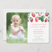 ベリースイートガールストロベリー誕生日パーティー写真 招待状 (正面)