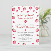 ベリースイートストロベリーハートユニセックスベビーシャワー 招待状 (スタンド正面)