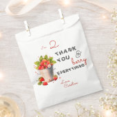 ベリースイートストロベリーベビーガールバースデーパーティー フェイバーバッグ (クリップ留めされた状態)