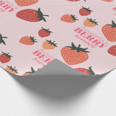 ベリースイートストロベリー名前をカスタムするピンク ラッピングペーパー (角)