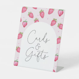 ベリースイートベビーシャワーストロベリーカードとギフト 台座サイン