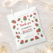 ベリーファースト誕生日かわいいストロベリーガール フェイバーバッグ (クリップ留めされた状態)