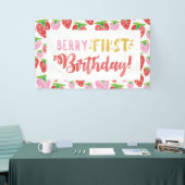 ベリーファースト誕生日バナーレッドピンクストロベリー 横断幕 (トレードショー)