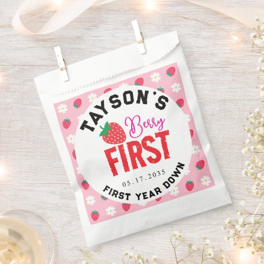 ベリーファースト誕生日1stバースデーストロベリー フェイバーバッグ (クリップ留めされた状態)