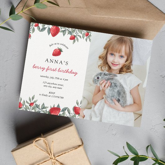 ベリーファースト誕生日 |ストロベリー誕生日写真 招待状