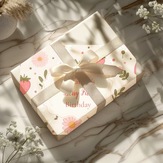 ベリーファースト |かわいいストロベリーガール1st誕生日 ラッピングペーパー