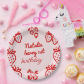 ベリー1stピンク手描きストロベリーガール誕生日 ペーパープレート (パーティー)