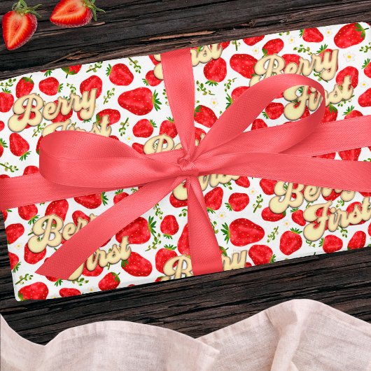 ベリー1st誕生日ピンクホワイトストロベリー金ゴールド ラッピングペーパー