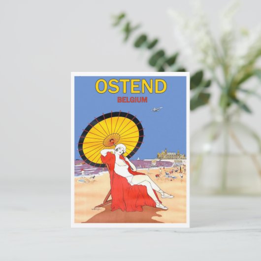 ベルギーのオステンド、日陰のあるビーチの女性 ポストカード (スタンド正面)