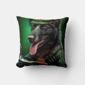 ベルギーのシェパードが自転車を運転する聖パトリックの日 クッション (正面)