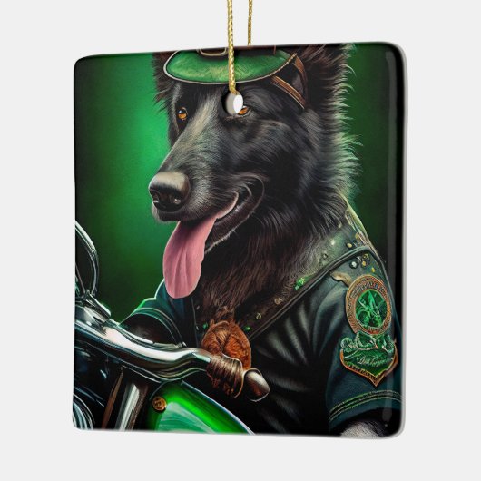 ベルギーのシェパードが自転車を運転する聖パトリックの日 セラミックオーナメント (左)