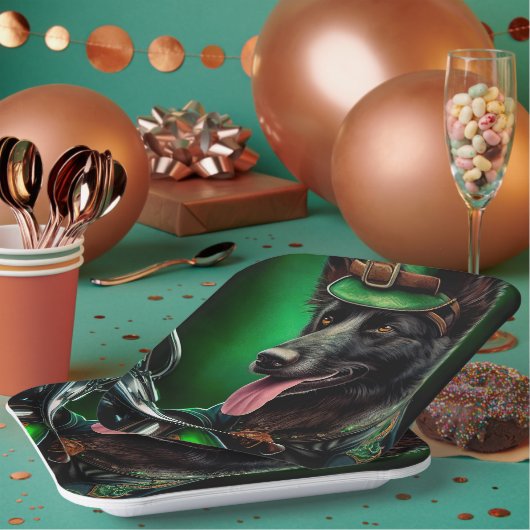 ベルギーのシェパードが自転車を運転する聖パトリックの日 ペーパープレート (複数)