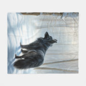 ベルギーのシェプドッグが雪のクリスマスを過ごした フリースブランケット (正面(横))