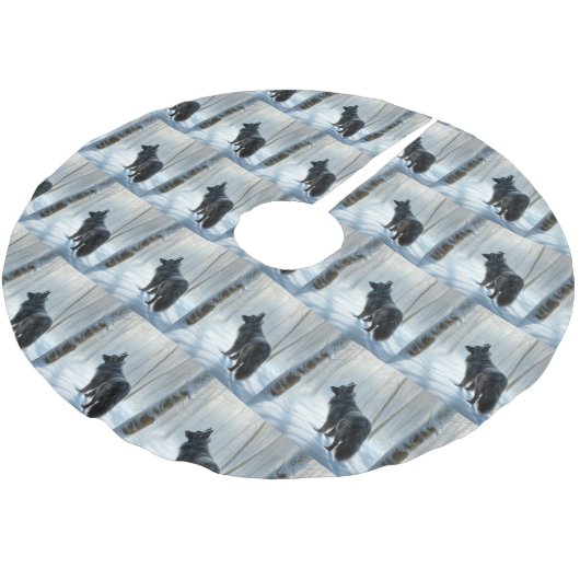 ベルギーのシェプドッグが雪のクリスマスを過ごした ブラッシュドポリエステルツリースカート (アングル)