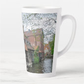 ベルギーのブルージュ旧市街 カフェラテマグ (右)