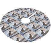 ベルギーのマリノワが雪のクリスマスを祝う ブラッシュドポリエステルツリースカート (アングル)