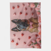 ベルギーのマリノワとバラ – バレンタインデー キッチンタオル (縦)