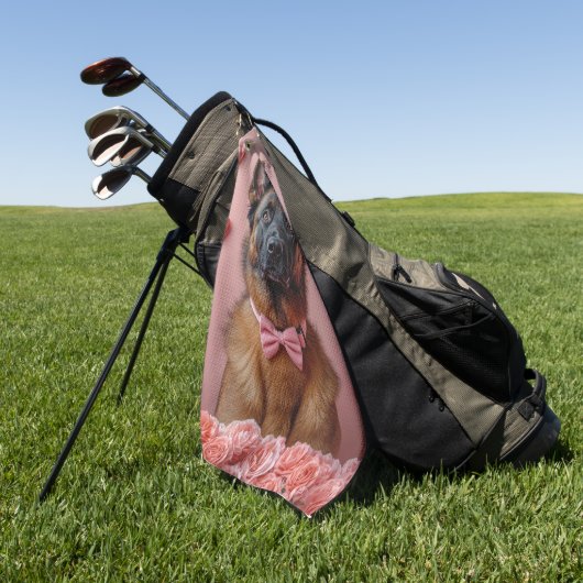 ベルギーのマリノワとバラ – バレンタインデー ゴルフタオル (グリーン)