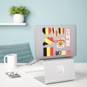 ベルギーの国のシンボルを形作る シール (デスク上のノートパソコン)