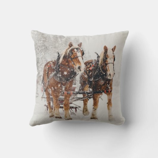 ベルギーの馬チーム冬のクリスマスシーン クッション (裏面)