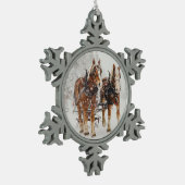 ベルギーの馬チーム冬のクリスマスシーン スノーフレークピューターオーナメント (左)