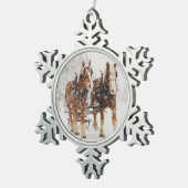 ベルギーの馬チーム冬のクリスマスシーン スノーフレークピューターオーナメント (右)