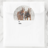 ベルギーの馬チーム冬のクリスマスシーン ラウンドシール (バッグ)