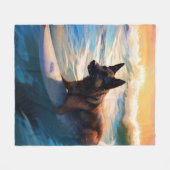 ベルギーシェパードビーチ絵画サーフィン フリースブランケット (正面(横))