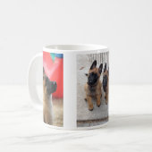 ベルギー人のMalinoisの子犬のマグ コーヒーマグカップ (正面左)