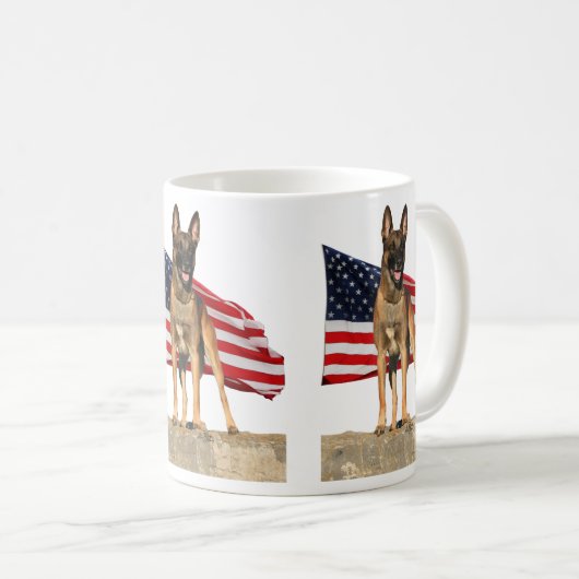 ベルギー人Malinoisおよび旗のマグ コーヒーマグカップ (正面右)