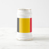 ベルギー国旗を掲げたマグカップ ビールジョッキ (中央)