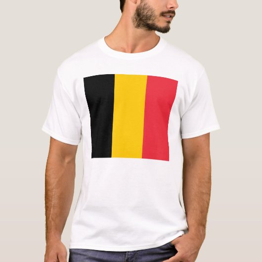 ベルギー国旗を掲げたTシャツ Tシャツ (正面)
