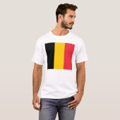 ベルギー国旗を掲げたTシャツ Tシャツ (正面フル)