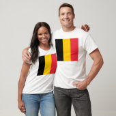 ベルギー国旗を掲げたTシャツ Tシャツ (ユニセックス)