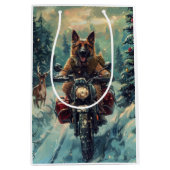 ベルギー羊飼い犬オートバイクリスマスに乗る ミディアムペーパーバッグ (正面)