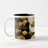 ベルギー、ブリュッセル。世界有名ベルギー2 ツートーンマグカップ (左)