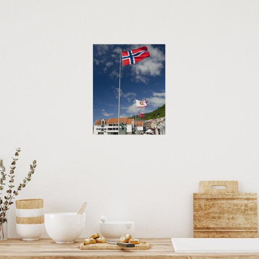 ベルゲンのダウンタウンの歴史的な港湾地域で旗を掲げている ポスター (キッチン)