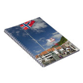 ベルゲンの繁華街の歴史的港湾 ノートブック (右側)