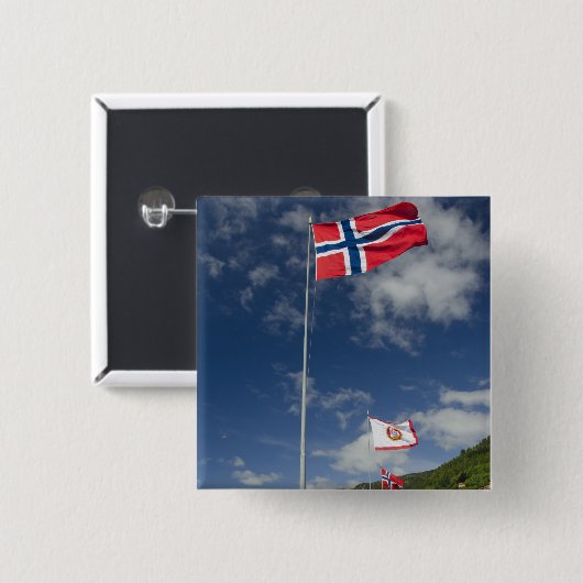 ベルゲンの繁華街の歴史的港湾 缶バッジ (正面&裏面)