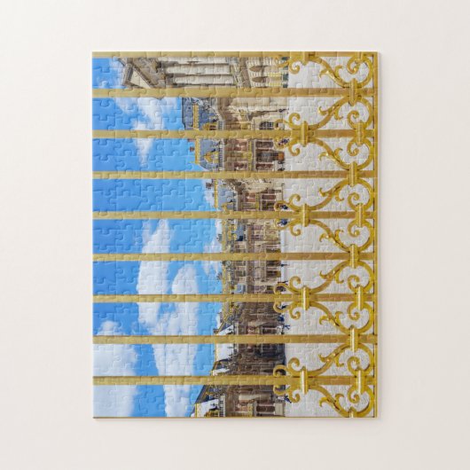 ベルサイユ宮殿の中庭の門を通した景色 ジグソーパズル (縦)