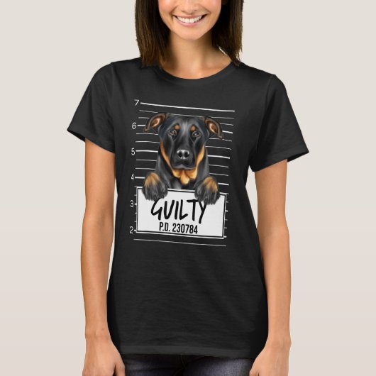 ベルセロンのマグショット 有罪の犬 Tシャツ (正面)