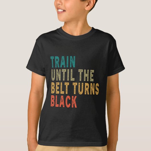 ベルトが黒くなるまで鍛えろ Funny Vintage テコンドー Tシャツ (正面)