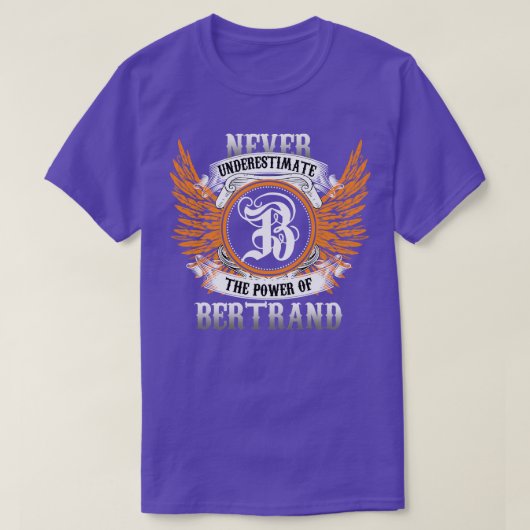 ベルトラン・ネーム・シャツは力を過小評価しない Tシャツ (デザイン正面)