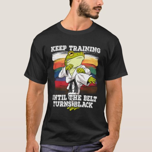 ベルト保が黒くなるまで空手の練習 Tシャツ (正面)