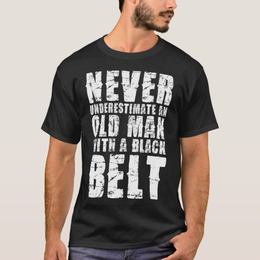ベルト姿の老人をナメるな Tシャツ (正面)