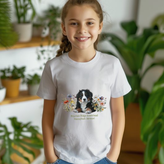 ベルナーゼン・マウンテン・ドッグと野の花 Tシャツ