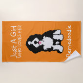 ベルネドードルを愛する女の子にすぎない ビーチタオル (正面)